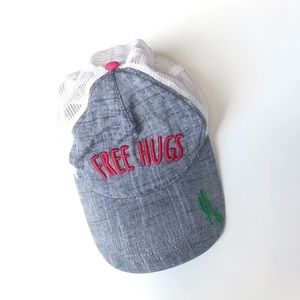 “FREE HUGS” Hat 🤩